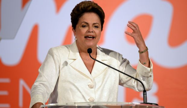 Brazilian President and presidential candidate for the Workers Party, Dilma Rousseff, delivers a speech in Brasilia on October 5, 2014, after general elections. (AFP PHOTO / EVARISTO SA)