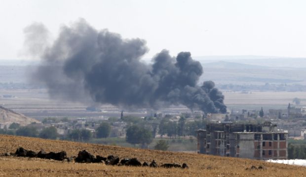 Smoke rises from the Syrian town of Kobani, as seen from near the Mursitpinar border crossing on the Turkish-Syrian border in the southeastern town of Suruc in Sanliurfa province October 6, 2014. (REUTERS/Umit Bektas)