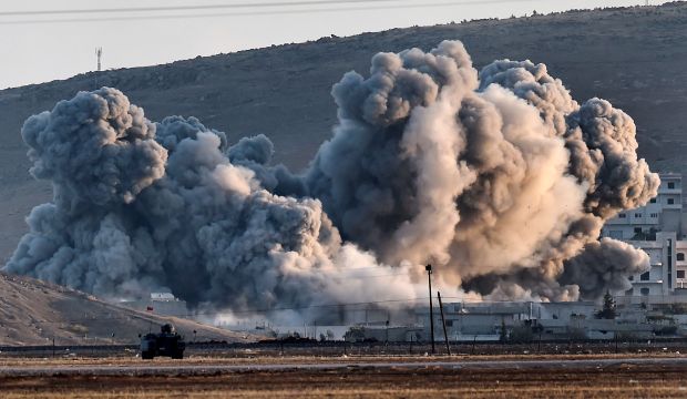 Smoke rises during airstrikes on the Syrian town of Kobani, on October 8, 2014. (AFP PHOTO / ARIS MESSINIS)