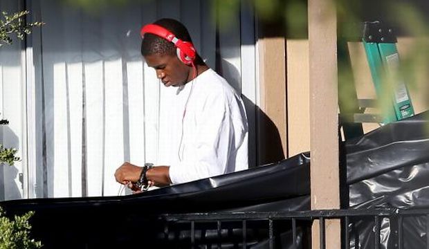 Residents were quarantined in a Dallas apartment where the Ebola patient had stayed. (AFP)