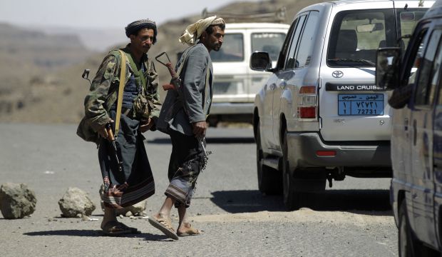 Shi'ite Houthi rebels man a checkpoint in Yareem town of Yemen's central province of Ibb on October 22, 2014. (Reuters/Khaled Abdullah)