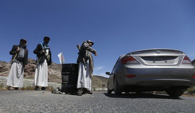 Shi'ite Houthi rebels man a checkpoint in Yareem, a town of Yemen's central province of Ibb on October 22, 2014. (Reuters/Khaled Abdullah)