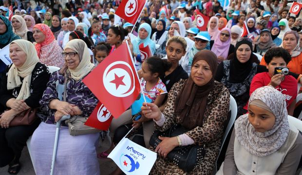 Supporters of Ennahda party candidate Ali Laarayedh attend his electoral campaign in Tunis,Tunisia on October 12, 2014. (EPA/Mohamed Messara)