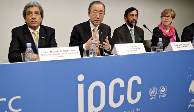 Minister of State for Environment of Peru Manuel Pulgar-Vidal (L), UN Secretary General Ban Ki-moon (C), Chairman of the IPCC Rajendra K. Pachauri (1st R) and Secretary of the IPCC Renata Christ (2nd R), present a comprehensive report by the UN climate panel, summarizing the three interim reports previously released on climate changes, Sunday Nov. 2. 2014, at Tivoli Congress Center in Copenhagen, Denmark. (AP Photo/POLFOTO, Jens Dresling)