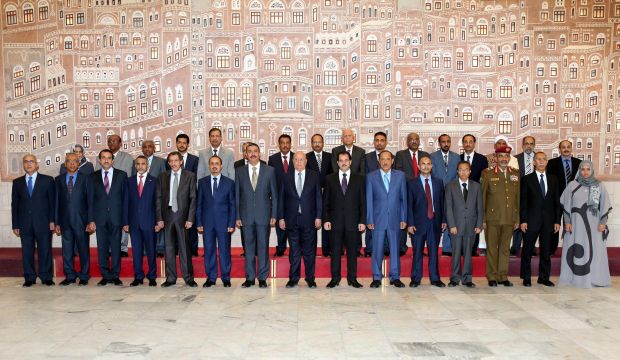 A handout photo released by the Yemeni Presidency Office shows Yemeni President Abdo Rabbo Mansour Hadi (C) and members of the new government posing for a group picture in Sana'a, Yemen, on November 9, 2014.  (EPA/YEMENI PRESIDENCY OFFICE/HANDOUT)