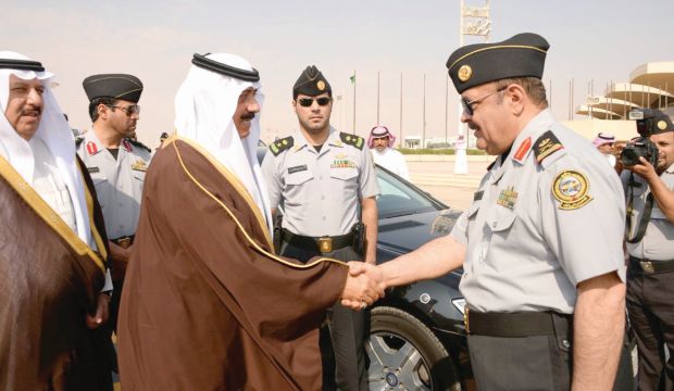 Prince Miteb Bin Abdullah (center L) departs Riyadh for the US, on November 17, 2014 (SPA)