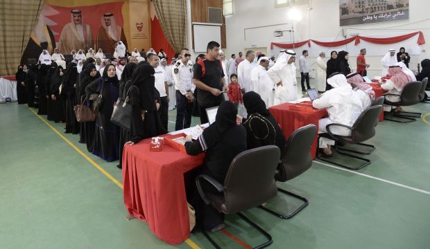 Voters line up during parliamentary elections, at a polling station set up at the Seef Mall shopping center in Manama, Bahrain, on November 22, 2014.(Reuters/Stringer)
