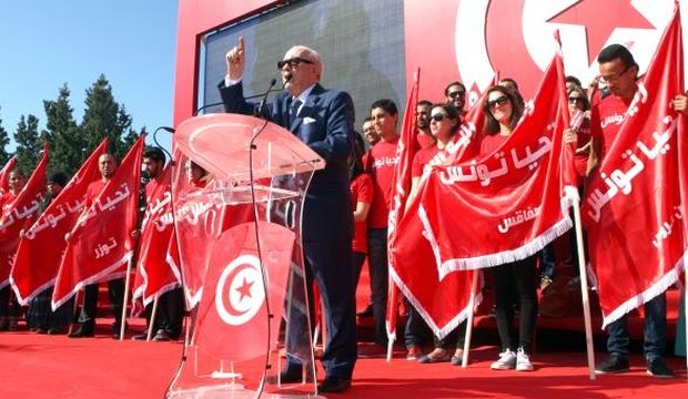 Beji Caid El-Sebsi (C), Tunisian leader of the secularist party Nidaa Tounes (Tunisian Call) and presidential candidate, gives a speech during his first campaign meeting on November 2, 2014 in the central coastal city of Monastir, Tunisia. (AFP Photo/Bechir Bettaib)