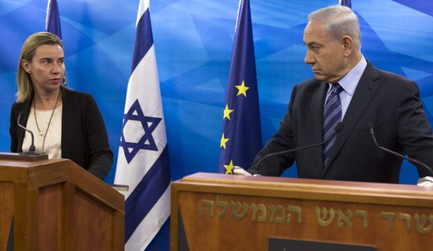 EU foreign policy chief Federica Mogherini (L) makes a statement beside her host, Israeli Prime Minister Benjamin Netanyahu in Jerusalem on November 7, 2014. (EPA/Jim Hollander/Pool)