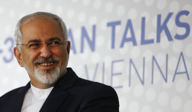 Iranian Foreign Minister Javad Zarif addresses a news conference after a meeting in Vienna November 24, 2014.  (Reuters/Leonhard Foeger)