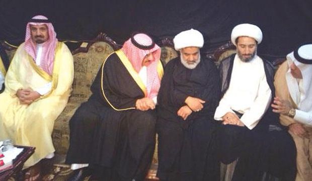 Saudi Interior Minister Mohammed Bin Naif (2nd L) visits the Al-Mustafa Husseiniya in the Al-Ahsa governorate, Saudi Arabia, on November 5, 2014. (Asharq Al-Awsat)