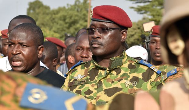 Lieutenant-Colonel Yacouba Issaac Zida (C) arrives at the Place de la Nation square on October 31, 2014 in Ouagadougou after the resignation of Burkina Faso's President Blaise Compaore. (AFP/Issouf Sanogo)