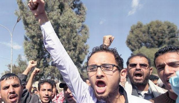 Protesters shout slogans against the deployment of armed militia of the Shi'ite Houthi movement, during a demonstration in Sana'a, Yemen, on November 29, 2014. (Reuters/Mohamed Al-Sayaghi)