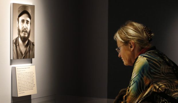 A visitor looks at a photograph of former Cuban leader Fidel Castro at an exhibition at the John F. Kennedy Library in Boston, United States, on December 18, 2014. (Reuters/Brian Snyder)    