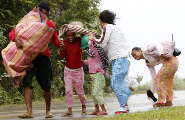 Filipino residents evacuate to safer ground in the town of Marabot, Samar island, Philippines, on December 6, 2014. (EPA/Francis R. Malasig)