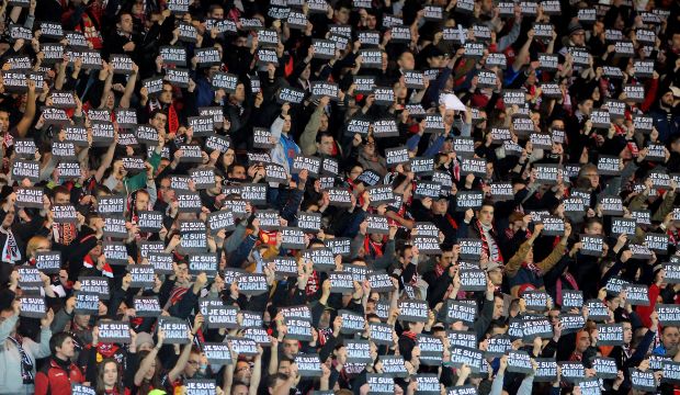 Guingamp's supporter hold signs reading "Je suis Charlie" (I am Charlie) to pay tribute to the victims of the Charlie Hebdo attack during the French L1 football match between Guingamp and Lens at the Roudourou stadium in Guingamp, western France, on January 10, 2015.  (AFP PHOTO / FRED TANNEAU)