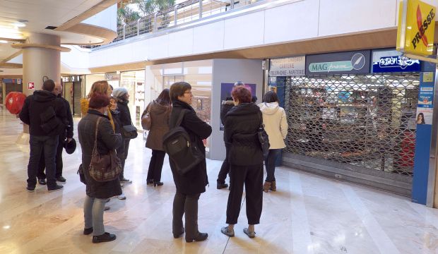 People wait outside a news kiosk in Marseille, France, on January 14, 2015 as the latest edition of French satirical magazine "Charlie Hebdo" went on sale. (AFP Photo/Boris Horvat)