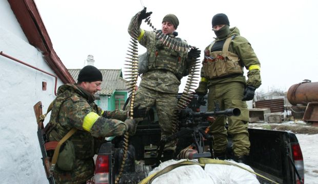 Ukrainian servicemen prepare their ammunition at a position on the front-line near the southern Ukrainian city of Mariupol on January 26, 2015. (AFP PHOTO/ ANATOLII BOIKO)