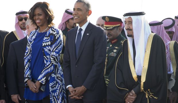 Saudi Arabia's King Salman (R) greets President Barack Obama (C) and first lady Michelle Obama (L) at King Khalid International Airport in Riyadh, on January 27, 2015. (AP Photo/Carolyn Kaster)