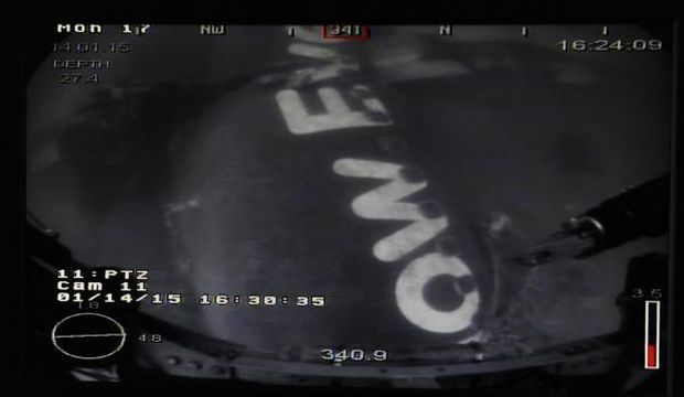 Part of the fuselage of crashed AirAsia Flight QZ 8501 lies on the sea floor, off Pangkalan Bun, Central Borneo, Indonesia. (EPA/Singapore Ministry of Defense) 