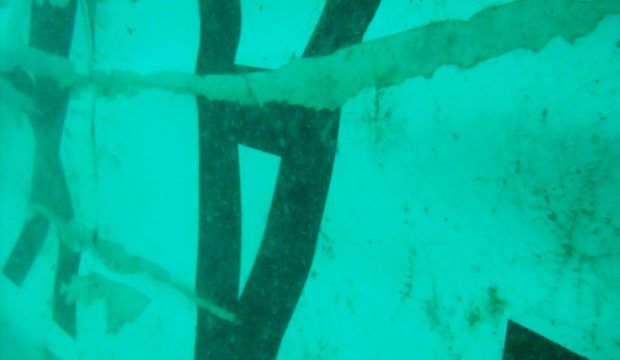 Divers working in the Java Sea photographed what they believe to be the wreckage of AirAsia flight QZ8501, on January 7, 2015. (AFP Photo/Basarnas)