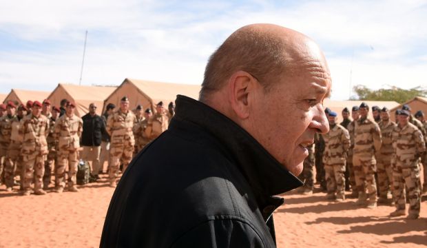 French Defence Minister Jean-Yves Le Drian (C) speaks in front of French soldiers of the Barkhane operation on January 1, 2015, in Madama. (AFP/Dominique Faget)