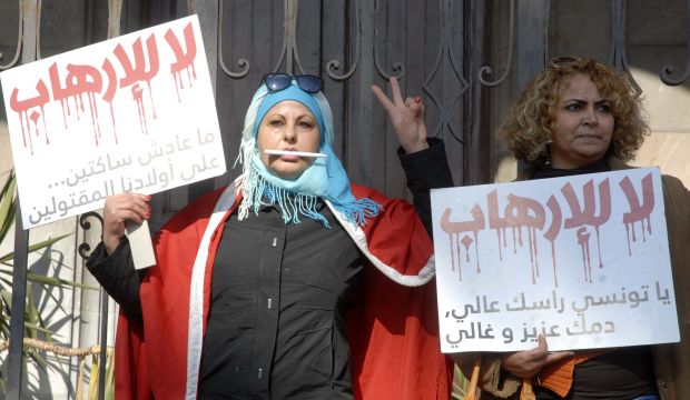 Tunisian demonstrators hold up signs in solidarity with French newspaper Charlie Hebdo during a rally at the French embassy in Tunis on January 8, 2015. (Photo/Sofiene Hamdaoui)