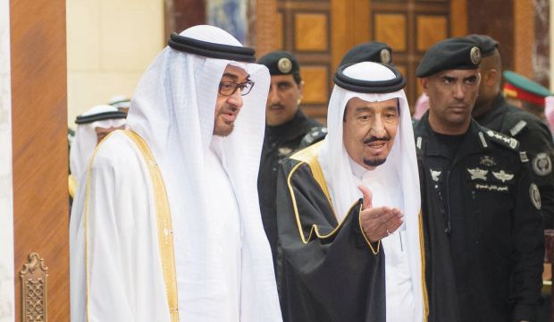 Saudi Arabia's King Salman Bin Abdulaziz (R) greets Abu Dhabi's Crown Prince Sheikh Mohammed Bin Zayed Al Nahyan in Riyadh, Saudi Arabia, on February 16, 2015. (Bandar Al-Jelaud)