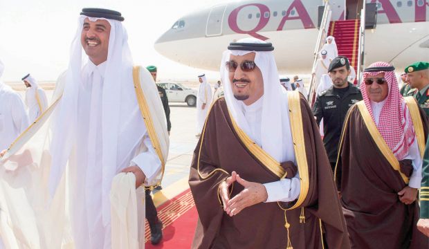 Saudi Arabia's King Salman Bin Abdulaziz (C) greets the Emir of Qatar, Sheikh Tamim Bin Hamad Bin Khalifa Al Thani (L) upon his his arrival in the Saudi capital Riyadh, on February 17, 2015. (Bandar Al-Jelaud)