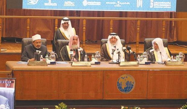 (From L-R) Al-Azhar Grand Imam Sheikh Ahmed Al-Tayeb, Saudi Grand Mufti Sheikh Abdulaziz Al Al-Sheikh, Governor of Mecca Prince Khalid Al-Faisal Bin Abdulaziz, and Sheikh Abdullah Al-, the secretary-general of the Muslim World League, speak on a conference panel on the first day of the ‘Islam and the Fight Against Terrorism’ conference organized by the Muslim World League, in Mecca, Saudi Arabia, on February 22, 2015. (Asharq Al-Awsat/Ahmed Hashad)  