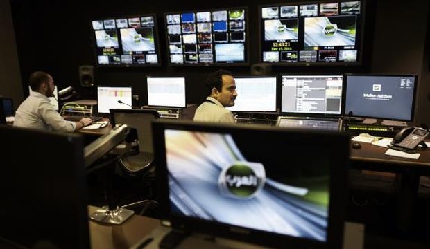 This file picture taken on December 15, 2014 shows Al-Arab news channel staff on duty at the editorial office in the Bahraini capital Manama. (AFP Photo/Mohammed Al-Shaikh)