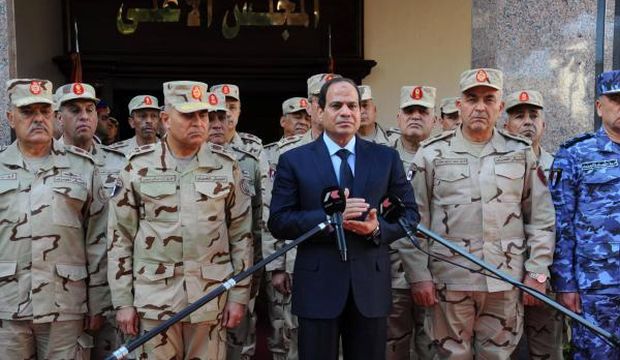 A handout picture released by the Middle East News Agency (MENA) shows Egyptian President Abdel-Fattah El-Sisi (C), surrounded by top military generals, as he addresses journalists following an emergency meeting of the Supreme Council of the Armed Forces (SCAF) in Cairo on January 31, 2015. (AFP Photo/MENA/HO)