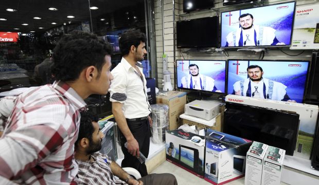 People watch a screen displaying a live speech by the leader of the Houthi group Abdul Malik Al-Houthi in Sana'a on February 26, 2015. (Reuters/Mohamed Al-Sayaghi)