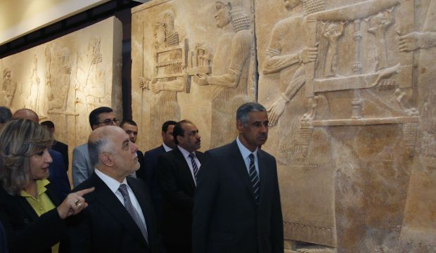 Iraqi Prime Minister Haider Al-Abadi (2nd L) visits the Iraqi National Museum in Baghdad on February 28, 2015. (Reuters/Khalid Al-Mousily)