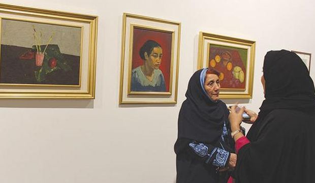 Saudi artist Safiya bin Zagr (L) with her work at the 21.39 exhibition in Jeddah. (Asharq Al-Awsat)