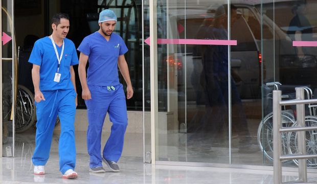 Saudi medical staff leave the emergency department at a hospital in the center of Riyadh on April 8, 2014. (AFP Photo/Fayez Nureldine)