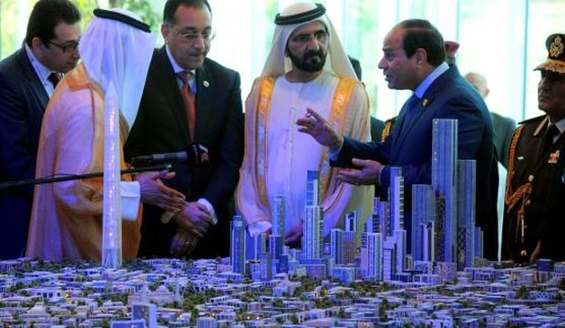 A handout picture made available on March 14, 2015 by the Egyptian presidency shows Egyptian President Abdel-Fattah El-Sisi (R) and Prime Minister and Vice President of the UAE and ruler of Dubai Sheikh Mohammed Bin Rashid Al Maktoum (C) listening to Egyptian investment minister Ashraf Salman (3rd-R) as they look at a scale model of the new Egyptian capital displayed at the congress hall in the Red Sea resort of Sharm El-Sheikh. (AFP Photo/Mohamed Samaaha/Egyptian Presidency HO)