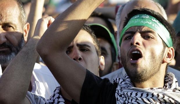 Jordanian supporters of the Muslim Brotherhood gather during a protest to celebrate the end of Israel’s 2014 war on Gaza, in Amman, Jordan, on August 8, 2014. (AFP Photo/Khalil Mazraawi)