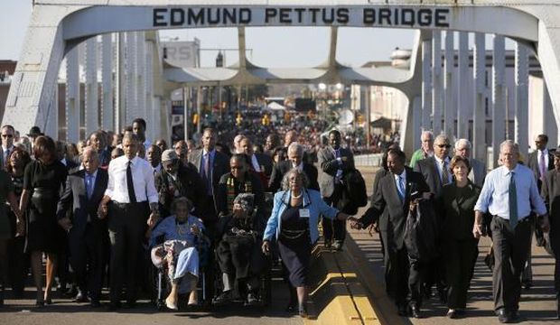 US President Barack Obama (3rd-L) participates in a march across the Edmund Pettus Bridge in Selma, Alabama, United States on March 7, 2015. Also pictured are First Lady Michelle Obama (L), US Representative John Lewis (D-GA) (2nd L), former First Lady Laura Bush (2nd R), and former President George W. Bush (R). (Reuters/Jonathan Ernst) 
