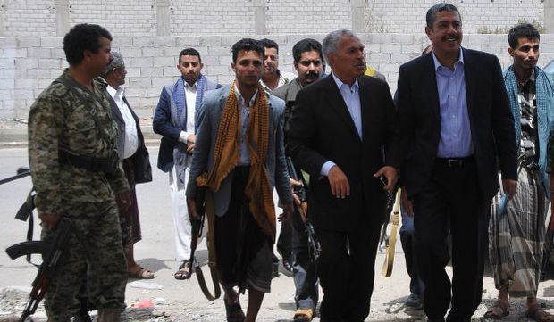 Yemeni Prime Minister Khalid Bahah (R) walks with Yemeni Foreign Minister Abdullah Al-Saidi (C) outside his house in Sanaa on March 16, 2015 after Shiite Huthi militia agreed to free them and all Bahah's cabinet ministers after nearly two months of house arrest. (AFP) 