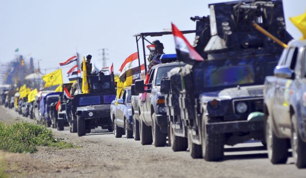 Members of Iraqi security forces and Shi'ite militia make their way from Samarra to the outskirts of Tikrit, on February 28, 2015. (Reuters/Stringer)