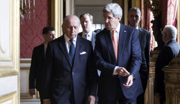 French Foreign Affairs Minister Laurent Fabius (L) and U.S. Secretary of State John Kerry speak as they arrive for a meeting at the French Foreign Affairs Ministry in Paris, March 7, 2015. (Reuters/Etienne Laurent) 