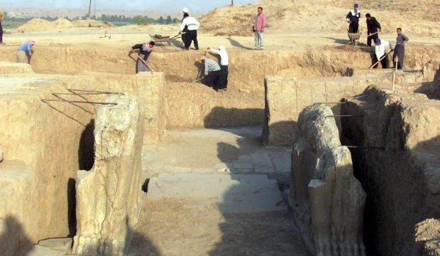 A file picture taken on July 17, 2001 shows Iraqi workers cleaning an archaeological site in Nimrud. (AFP Photo/Karim Sahib)