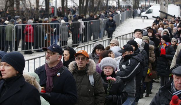 People queue to pay their last respects to murdered Russian opposition leader Boris Nemtsov during a mourning ceremony at the Sakharov center in Moscow, Russia, on March 3, 2015. (EPA/Sergei Ilnitsky)