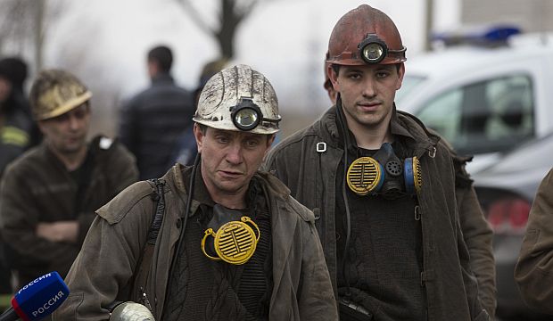 Miners arrive to help with the rescue effort in Zasyadko coal mine in Donetsk on March 4, 2015. (Reuters/Baz Ratner)