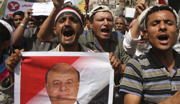 Anti-Houthi protesters shout slogans during a demonstration to show support to Yemen's President Abd Rabbuh Mansur Hadi in Taiz, Yemen, on February 28, 2015. (Reuters/Anees Mahyoub)