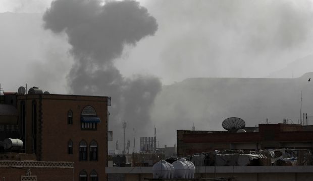 Smoke rises from the Faj Attan Hill area in the Yemeni capital, Sana'a, on April 9, 2015, following an alleged air strike by the Saudi-led alliance on Shi'ite Houthi rebel camps. (AFP/Mohammed Huwais)