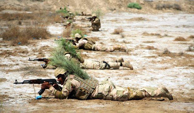 Iraqi soldiers train near the town of Jurf Al-Sakhar, southwest of Baghdad, Iraq, on April 9, 2015. (EPA/Khider Abbas)