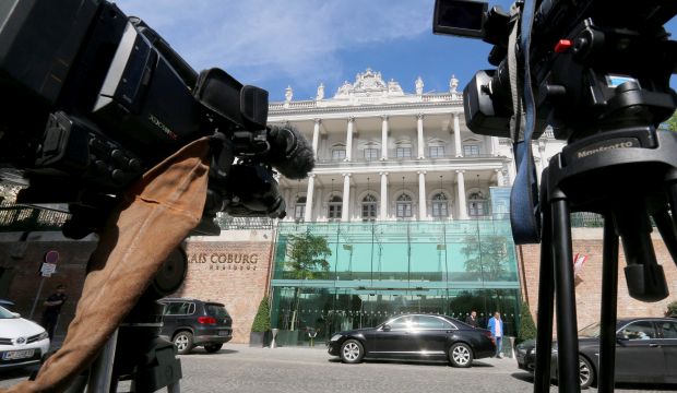 Cameras stand in front of a luxury downtown hotel, where closed-door nuclear talks with Iran take place, in Vienna, Austria, Wednesday, April 22, 2015. Negotiators are meeting in attempts to reach a deal that curbs Iran's nuclear program in exchange for sanctions relief. (AP Photo/Ronald Zak)