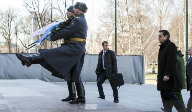Greek Prime Minister Alexis Tsipras (R) attends a wreath-laying ceremony at the Tomb of the Unknown soldier in Moscow, Russia, on April 8, 2015. (EPA/Ivan Sekretarev/Pool)